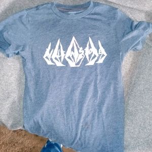 Volcom small tshirt